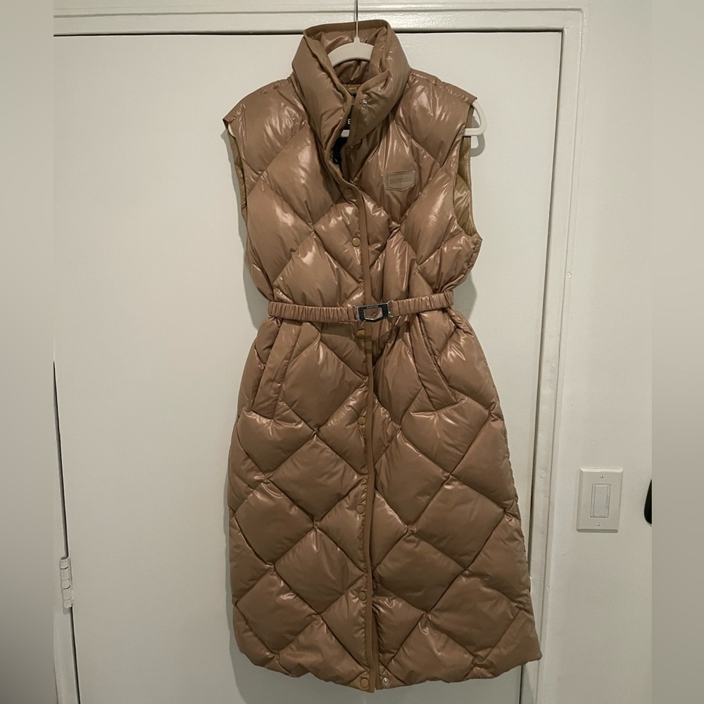 Duvetica Asterope diamond-quilted sleeveless coat in a beautiful camel color.